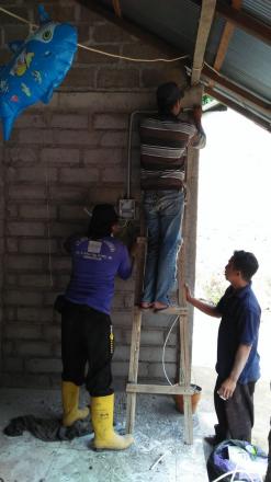 Realisasi Bantuan Penyambungan Listrik Masyarakat Desa Tembok